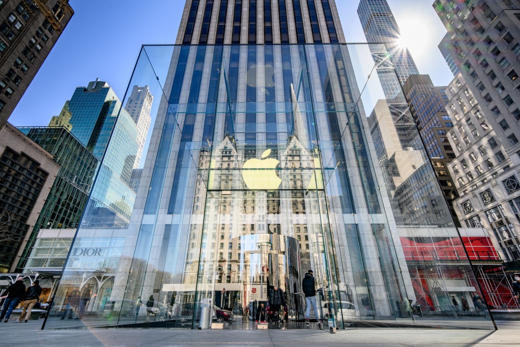 L'Apple Store sulla Quinta Strada a New York (Roy Rochlin / Getty Images)