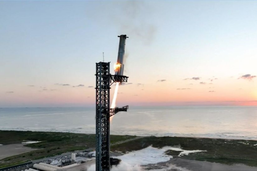 Il razzo di SpaceX torna alla base