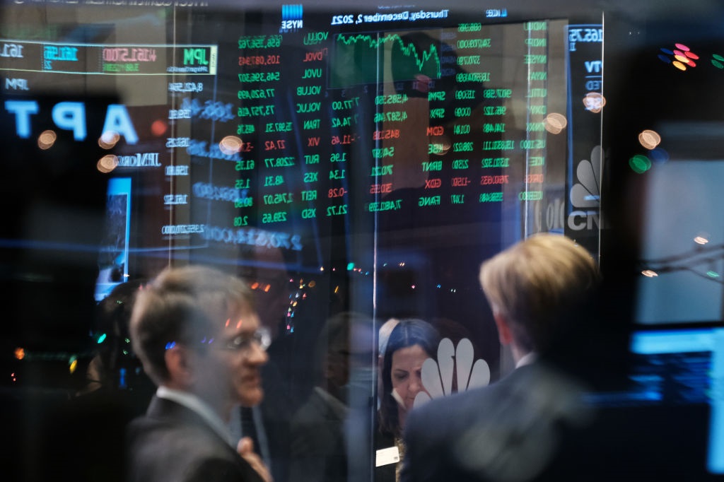 Operatori sul floor del New York Stock Exchange (NYSE)(Spencer Platt / Getty Images)