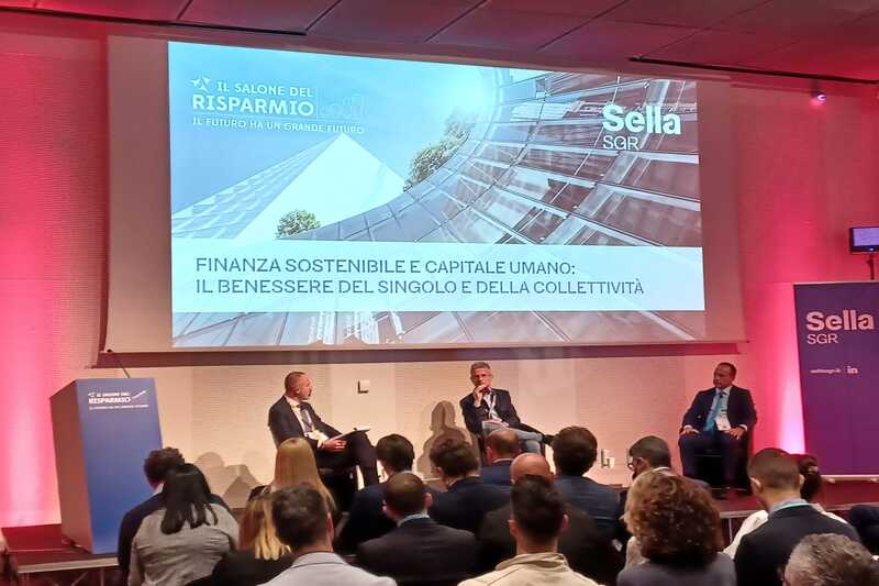 Un momento della conferenza al Salone del Risparmio di Milano