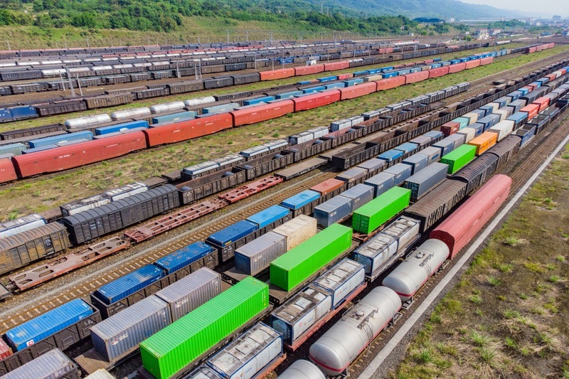 Una veduta aerea di un hub logistico ferroviario (VCG via Getty Images)