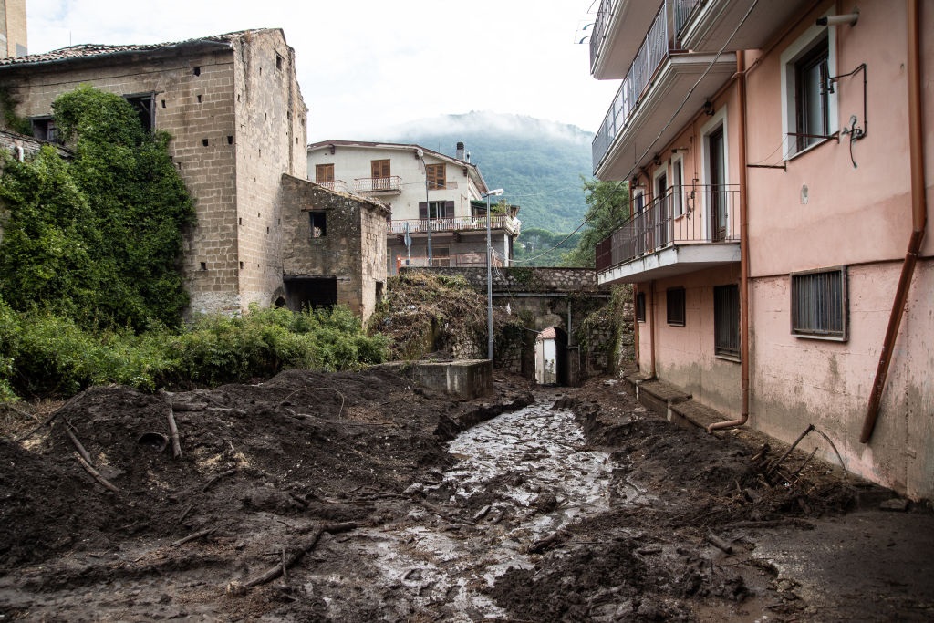 I danni a un paese italiano provocati dalla recente ondata di maltempo (Ivan Romano / Getty images)