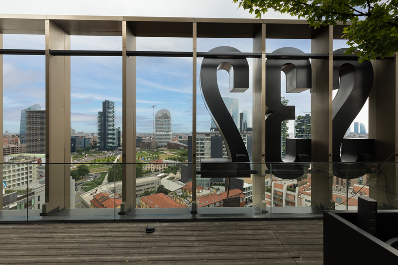 Un dettaglio di S32 Copernico Isola, l'edificio a Milano che ospita la community del Fintech District