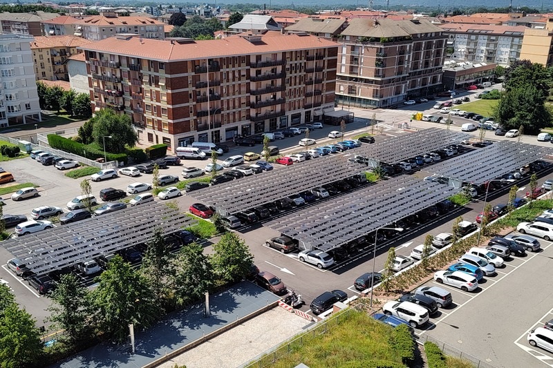 Il parcheggio fotovoltaico presso la sede del gruppo Sella a Biella