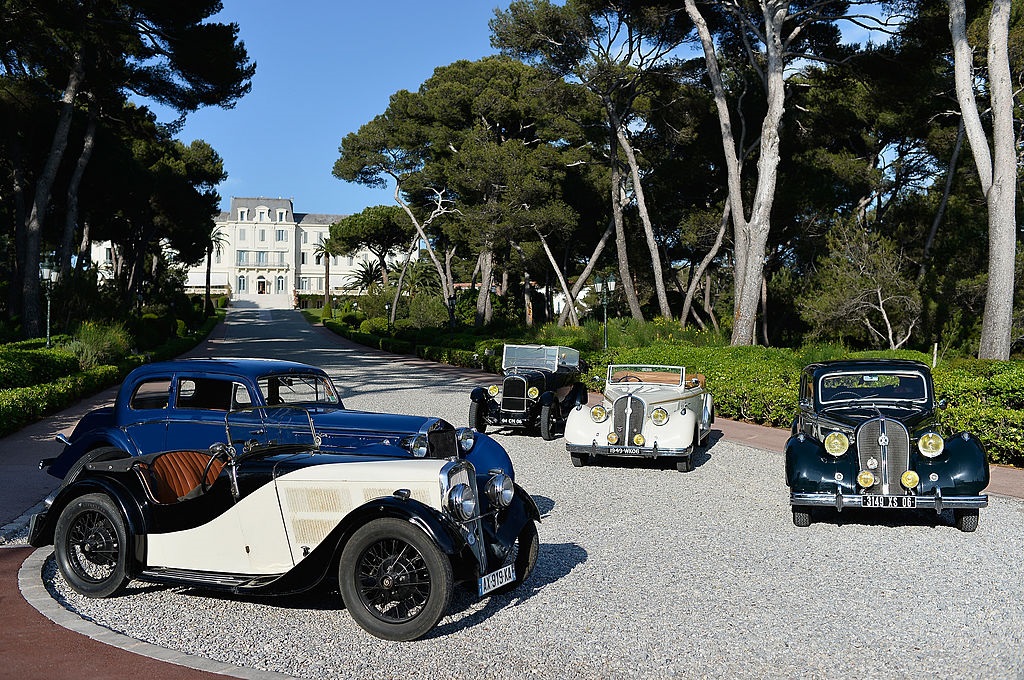 Alcune vetture storiche nel parco dell'hotel (Pascal Le Segretain / French Select via Getty Images)