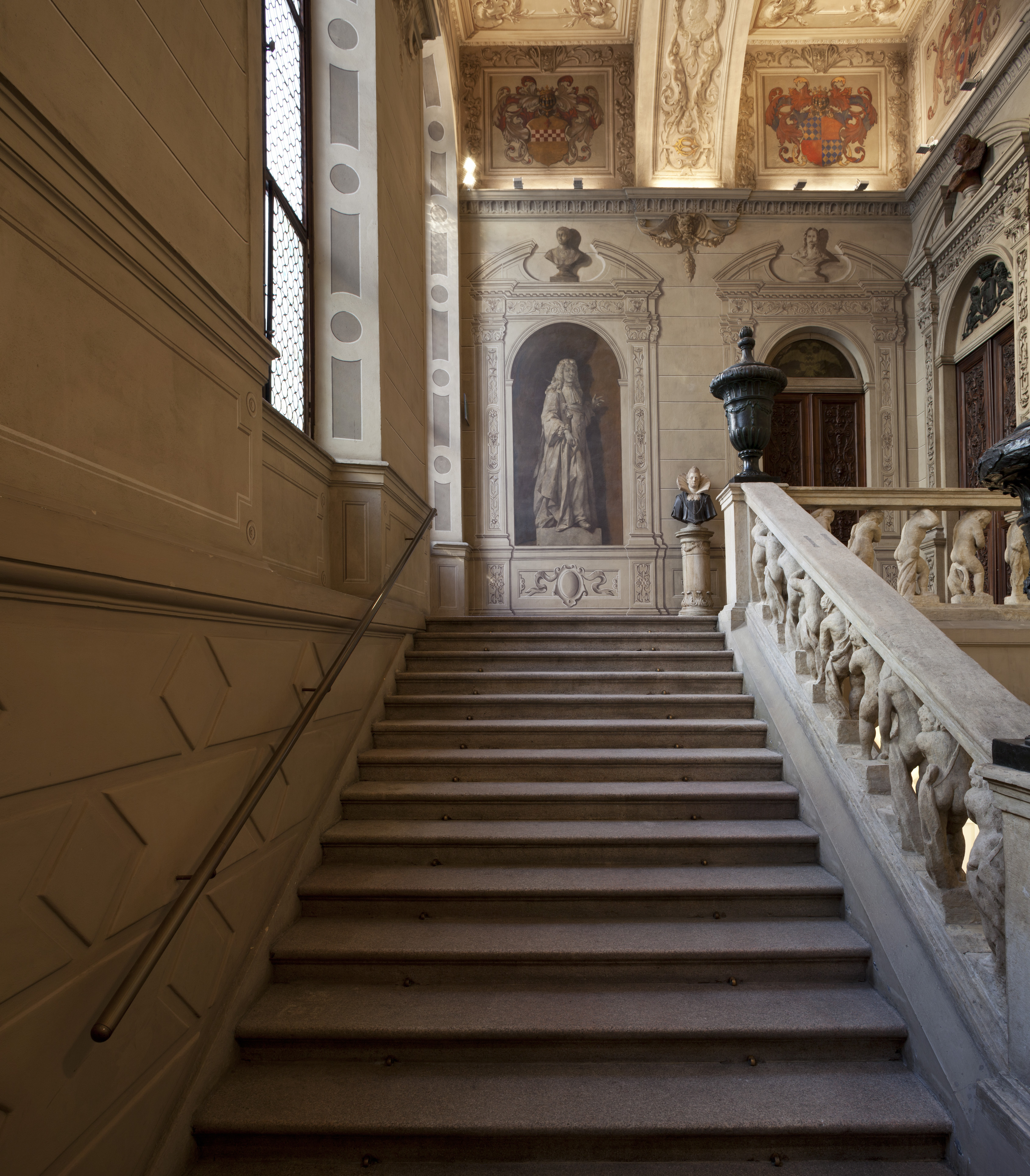 Lo scalone monumentale del palazzo (Alessandra Chemollo)