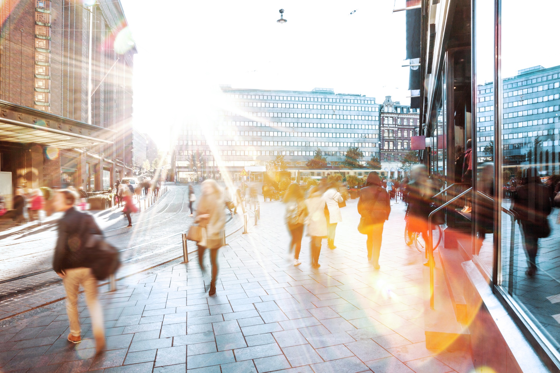 Persone nel centro di Helsinki (Marco_Piunti / Getty Images)